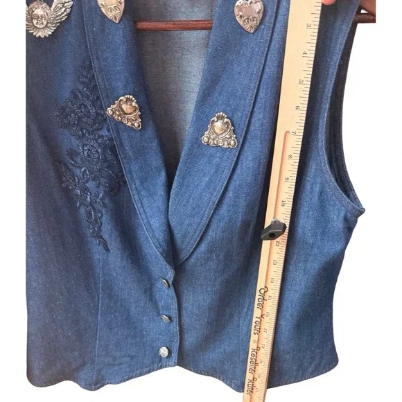 Vintage Denim Vest Embellished Pewter Charms Floral Appliqué Size 14 - Picture 9 of 10
